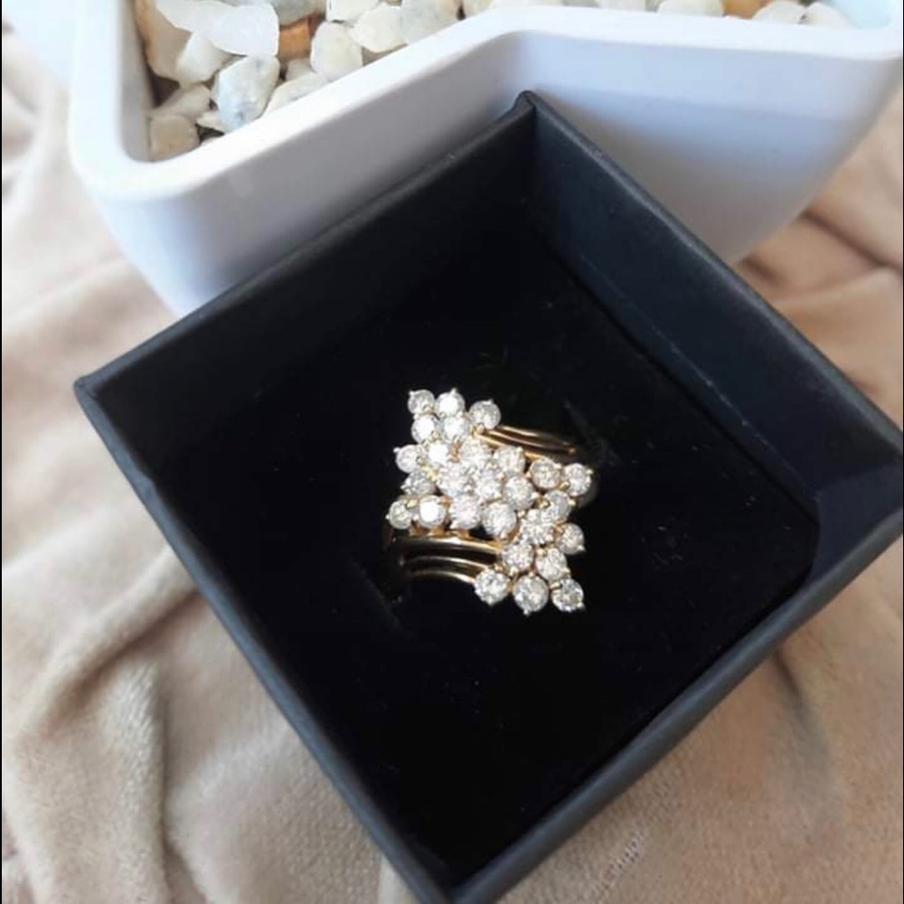 2ctc real diamonds ring/ size 7/ 18k japan gold